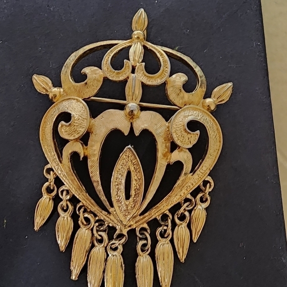 Vintage Avon Gold Tone Scroll Brooch Pendant - Picture 8 of 8